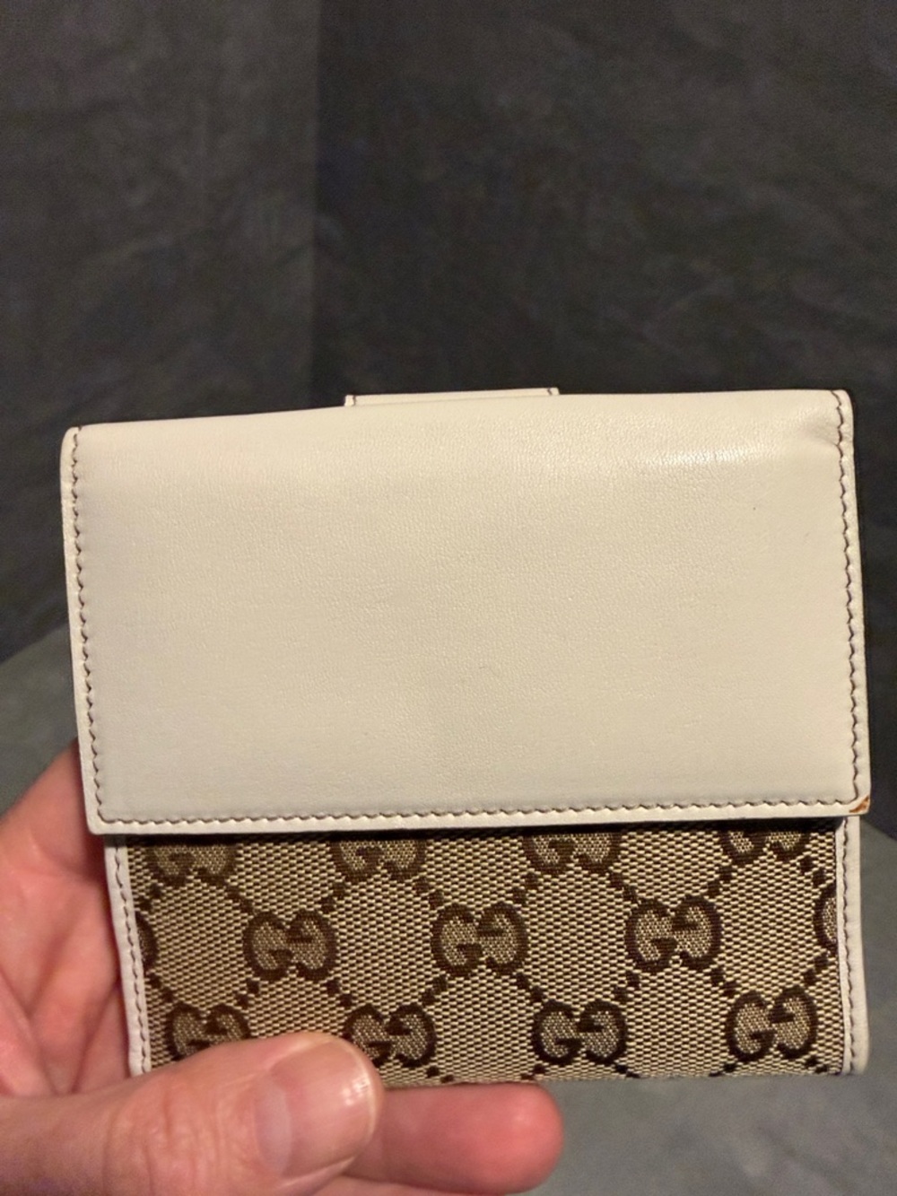 EUC Gucci Beige Monogram Compact Wallet w/ Heart Detail With Authenticity Cert - Picture 12 of 14